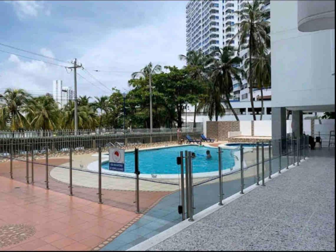 Luxury Wifi Ac Pool At Apartamento